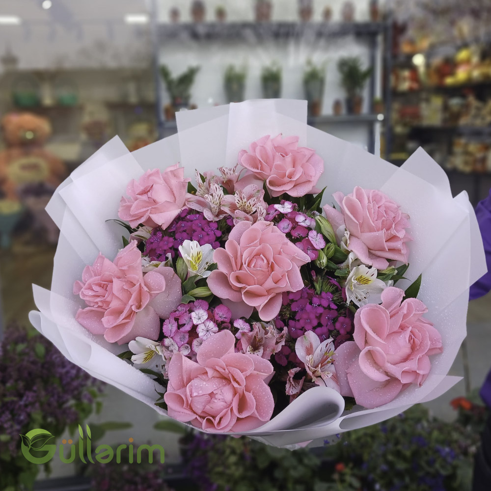Çəhrayı Qızılgüllər və Alstroemeria ilə Zərif Bənövşə Buketi