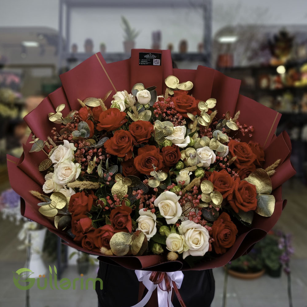 Qırmızı və Krem Qızılgüllərlə Lüks Qızılı Buket