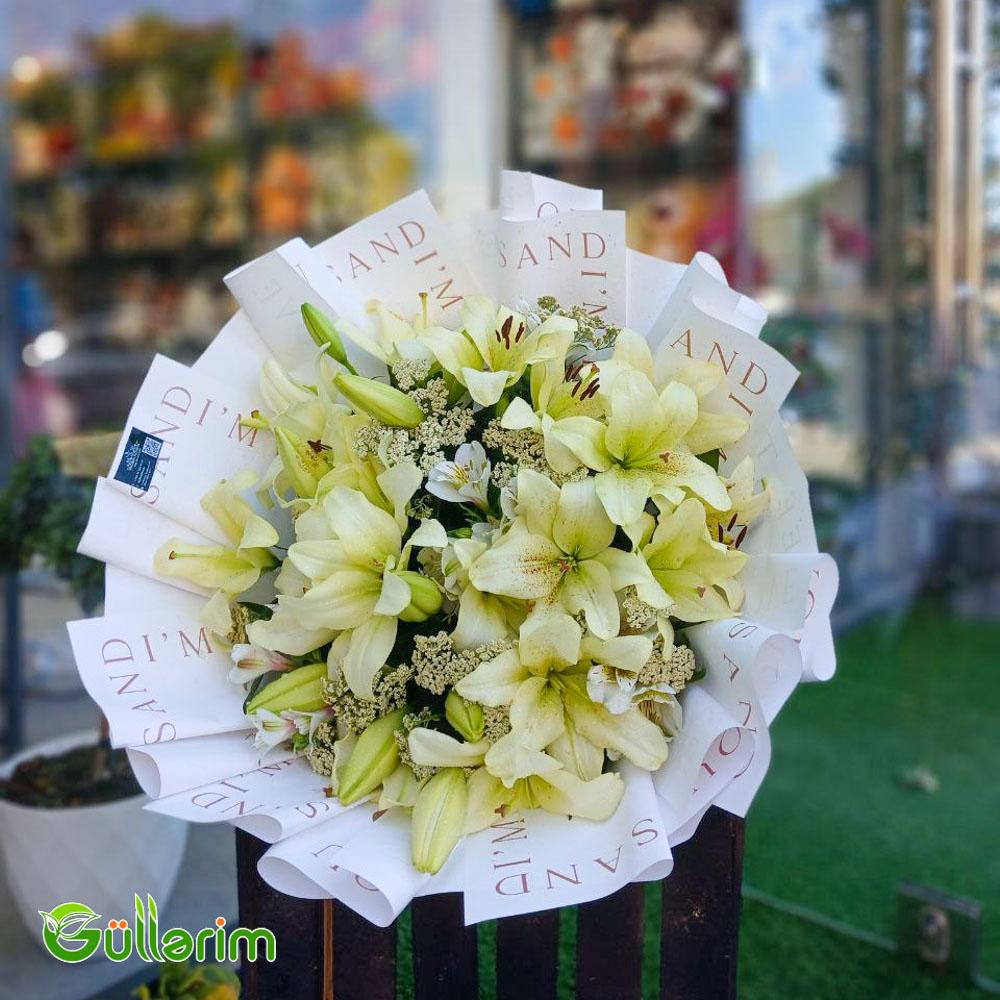 Krem Zambaq və Ağ Çiçəklərdən Zərif Buket
